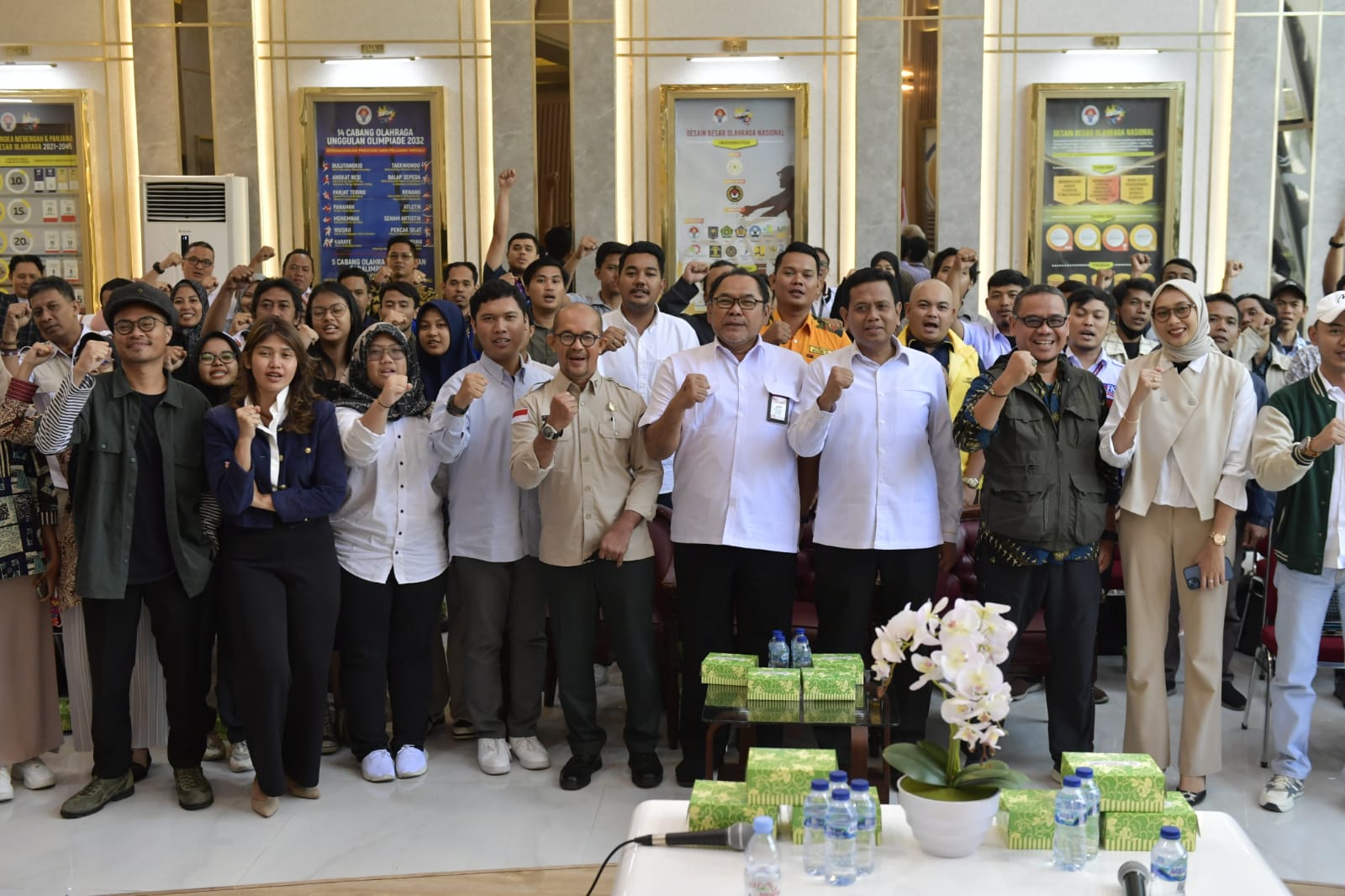Kementerian Pemuda dan Olahraga Republik Indonesia (Kemenpora RI) menggelar diskusi publik yang diikuti puluhan komunitas dan organisasi kepemudaan di Media Center Kemenpora, Jakarta, Kamis (14/12). Kegiatan ini mengangkat tema: Peran Pemuda Dalam Fase P