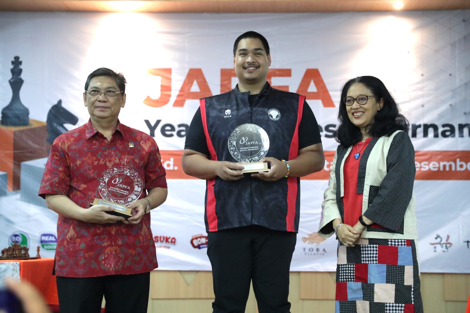 Menteri Pemuda dan Olahraga Republik Indonesia (Menpora RI) Dito Ariotedjo menyaksikan eksibisi catur antara Pecatur Indonesia Master Fide (MF) Arif Abdul Hafiz dengan Pecatur Indonesia Master Fide Wanita (MFW) Diajeng Teresa Singgih.(foto:raiky/kemenpora