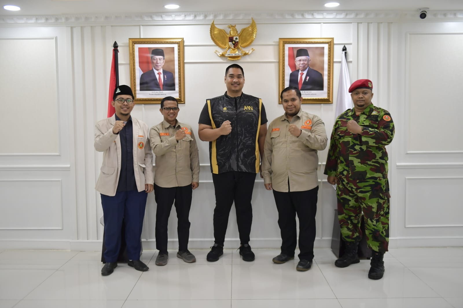 Menteri Pemuda dan Olahraga Republik Indonesia (Menpora RI) Dito Ariotedjo menerima pengurus Pimpinan Wilayah Pemuda Muhammadiyah DKI Jakarta (PW PM DKI Jakarta) di lantai 10, Kemenpora, Senin (8/1) siang.(foto:bagus/kemenpora.go.id)