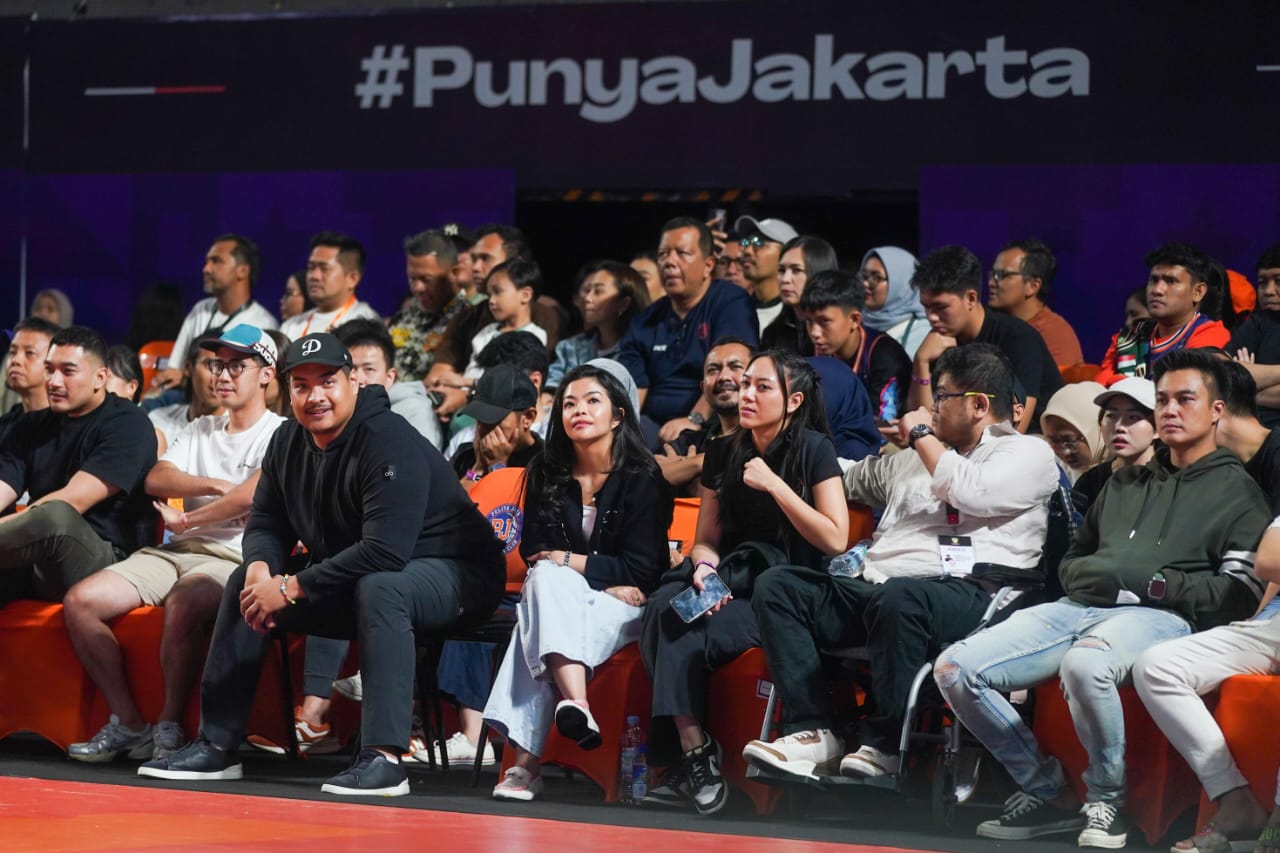 Menteri Pemuda dan Olahraga Republik Indonesia (Menpora RI) Dito Ariotedjo menyaksikan langsung pertandingan Indonesia Basketball League (IBL) 2024 yang mempertemukan  Pelita Jaya Bakrie Jakarta Vs Satria Muda Pertamina di Tennis Indoor Stadium Senayan, G