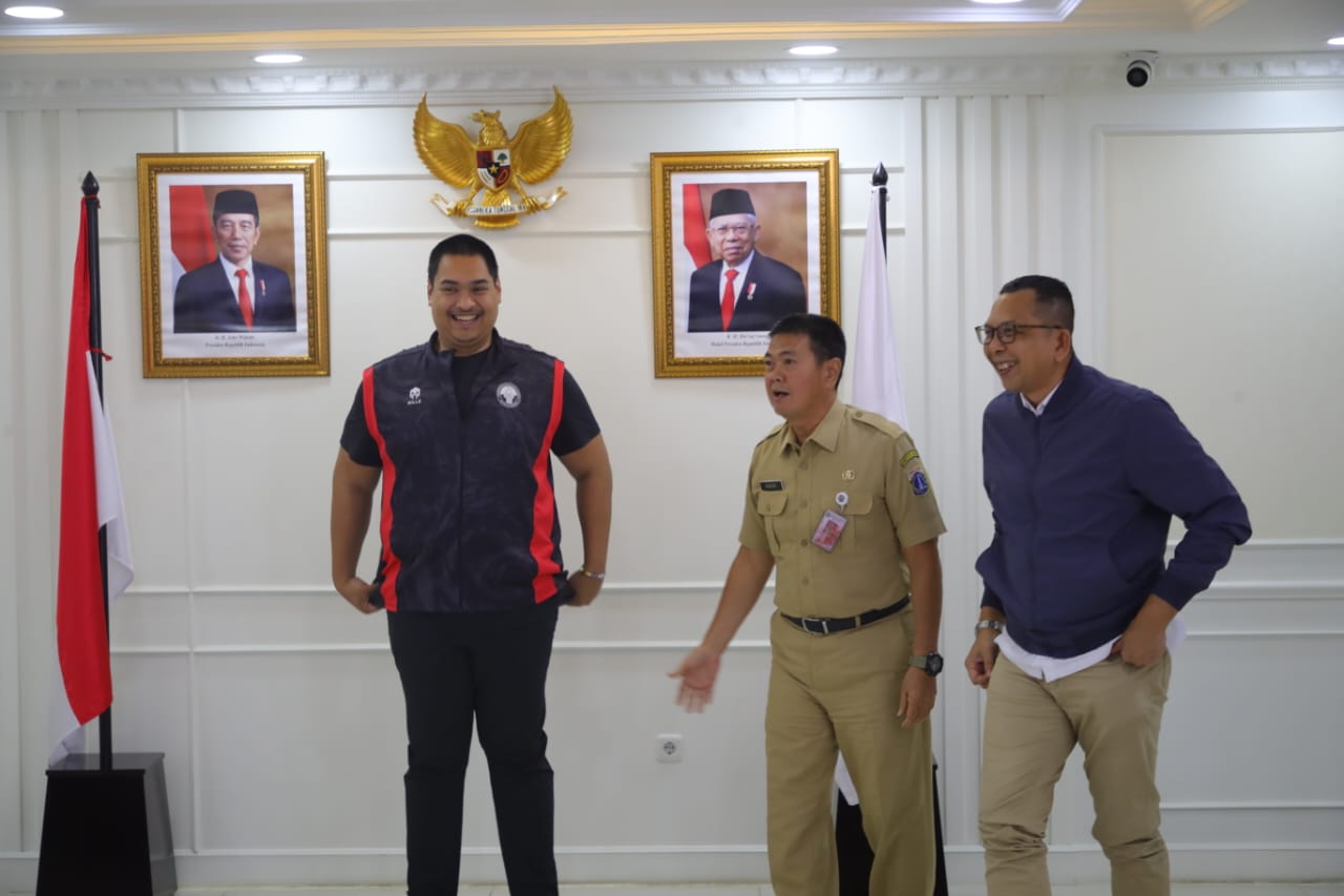 Menteri Pemuda dan Olahraga Republik Indonesia (Menpora RI) Dito Ariotedjo, menerima kunjungan audiensi dari Kepala Dinas Pemuda dan Olahraga (Kadispora) Provinsi DKI Jakarta Andri Yansyah di ruang rapat Lantai 10 Kantor Kemenpora, Senayan, Jakarta, Senin