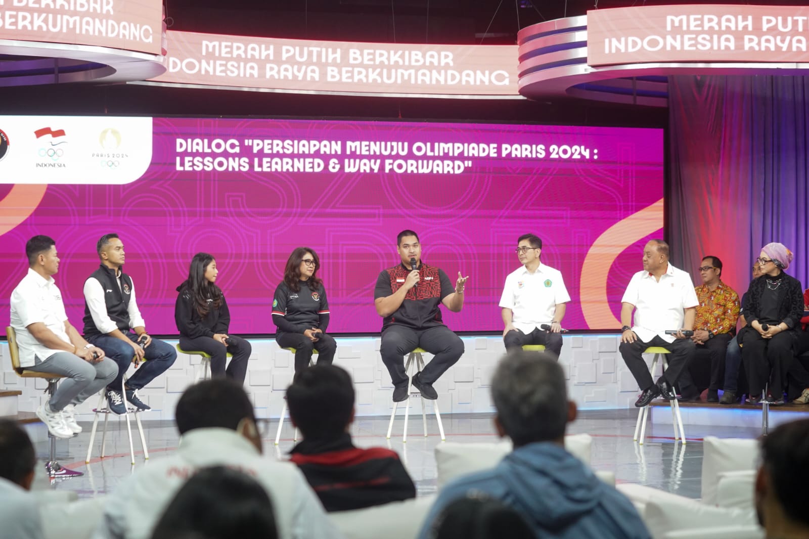 Olimpiade 2024 Paris tinggal hitungan bulan, semangat dan dukungan terus diberikan Menteri Pemuda dan Olahraga Republik Indonesia (Menpora RI) Dito Ariotedjo saat menghadiri acara Silaturahmi menjaga semangat kolektif menuju "Merah Putih Berkibar" di Olim