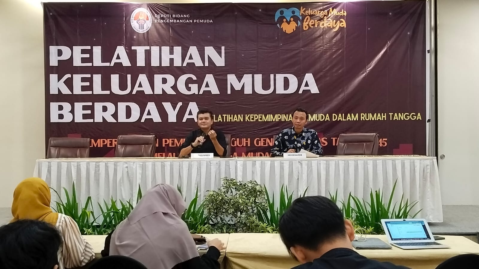 Kementerian Pemuda dan Olahraga Republik Indonesia (Kemenpora RI) menggelar Pelatihan Keluarga Muda Berdaya Seri 3, di Hotel Padjadjaran, Kota Bogor, Rabu (27/3). Acara dibuka oleh Asisten Deputi Kepemimpinan Pemuda Mulyani Sri Suhartuti dengan 100 pesert