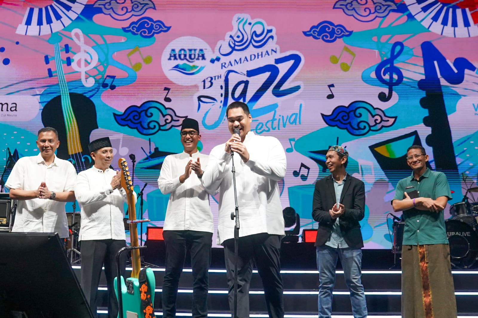 Menteri Pemuda dan Olahraga Republik Indonesia (Menpora RI) Dito Ariotedjo memberikan apresiasi terhadap acara Ramadan Jazz Festival ke-13 di Plataran Masjid Cut Meutia, Menteng, Jakarta, Jumat (29/3). (foto:egan/kemenpora.go.id)