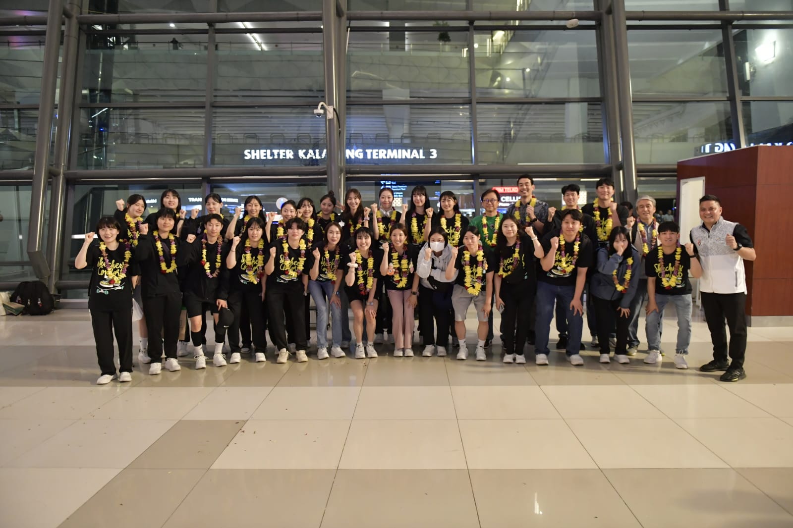 Klub bola voli putri profesional asal Korea Selatan JungKwanJang Red Sparks tiba di Bandara Internasional Soekarno-Hatta, Cengkareng, Selasa (16/4) malam. Ketibaan klub yang berbasis di Kota Daejeon ini disambut Kementerian Pemuda dan Olahraga Republik In