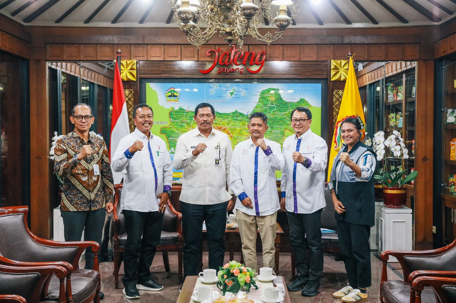 Asisten Deputi Sentra Pembinaan Olahraga Prestasi (SPOP) M. Aziz Ariyanto beserta jajaran melakukan audiensi dengan PJ Gubernur Jawa Tengah, Nana Sudjana didampingi Kapala Dinas Kepemudaan, Olahraga dan Pariwisata Provinsi Jawa Tengah, Agung Haryadi terka