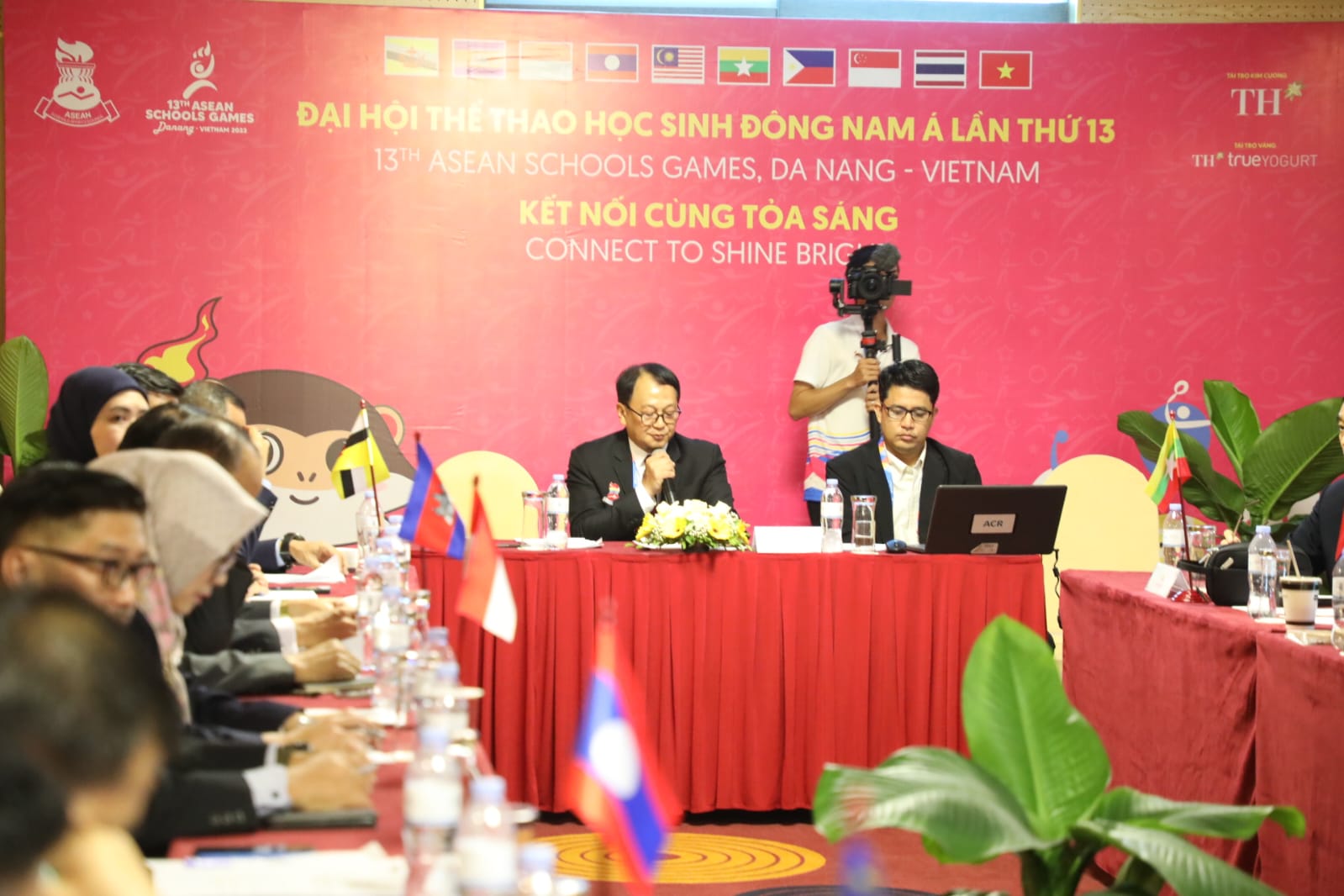 Indonesia memimpin 57th Management Committee Meeting ASEAN Schools Sports Council (ASSC) di Muong Thanh Grand Hotel, Da Nang, Vietnam, Minggu (2/6) pagi. Kepemimpinan Indonesia ini dalam kapasitas sebagai Presiden ASSC.(foto:putra/kemenpora.go.id)