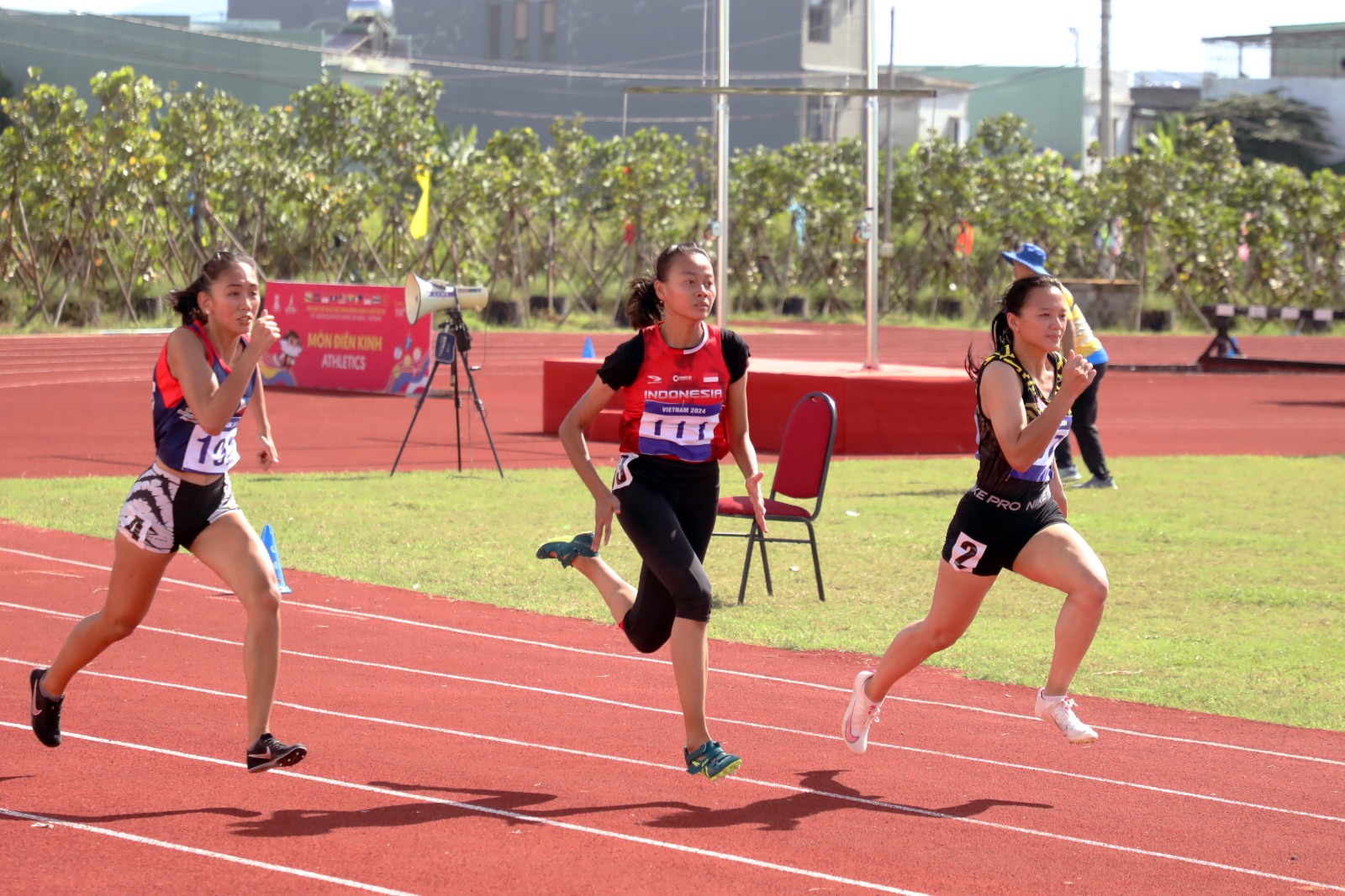 Cabang olahraga (cabor) atletik 13th ASEAN Schools Games (ASG) 2024 digelar di Da Nang Athletes Training Center, Vietnam, Senin (3/6). Di hari pertama yang memperlombakan sebelas nomor ini, tim atletik Indonesia berhasil menyumbangkan tiga medali terdiri