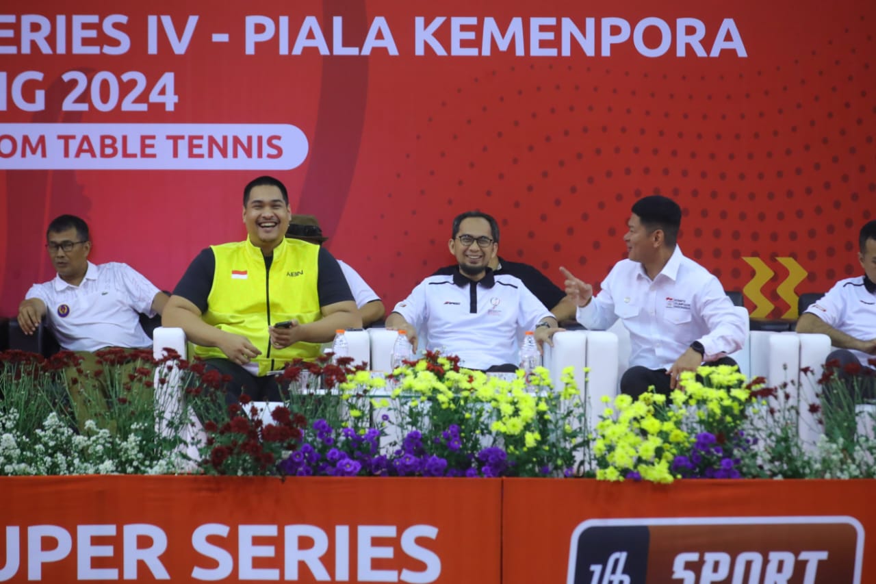 Menteri Pemuda dan Olahraga Republik Indonesia (Menpora RI) Dito Ariotedjo merespons tergabungnya Timnas Indonesia yang masuk dalam grup C Kualifikasi Piala Dunia 2025 Zona Asia putaran ketiga. Menurutnya, skuad Garuda mampu bersaing untuk bisa melaju ke 