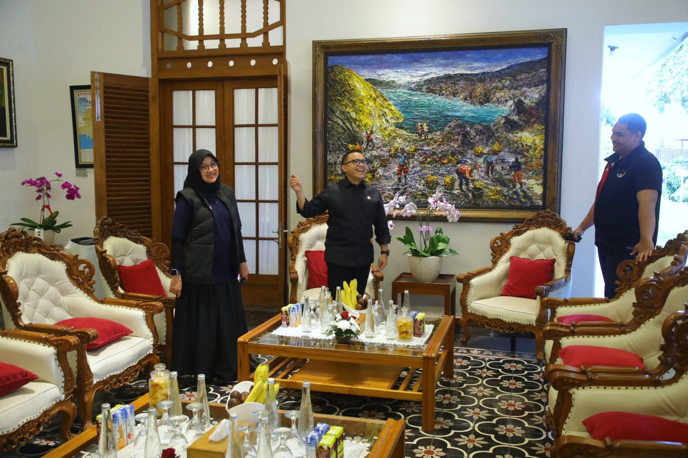  Bupati Banyuwangi Ipuk Fiestiandini Azwar Anas menyampaikan rasa terima kasihnya atas dukungan penuh dari Menpora Dito untuk penyelenggaraan event internasional bergengsi balap sepeda Tour de Banyuwangi Ijen (TdBI) Tahun 2024.(foto:herry/kemenpora.go.id)