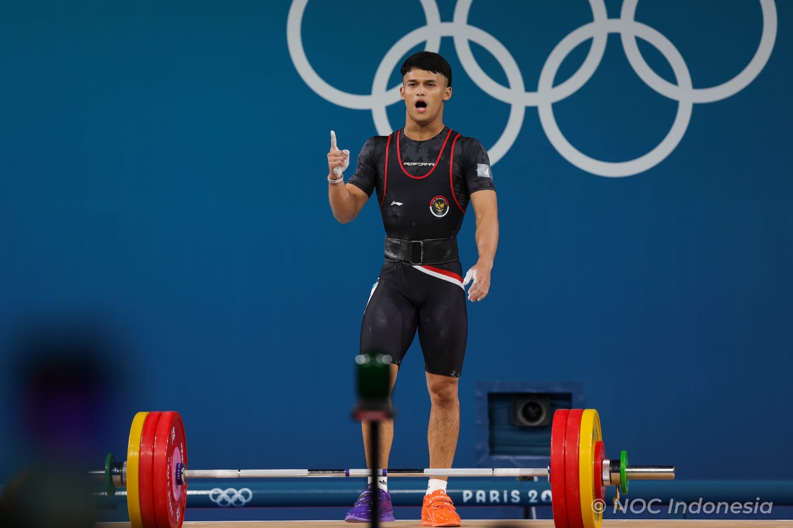 Lifter andalan Indonesia Rizki Juniansyah berhasil menyumbangkan medali emas kedua bagi Tim Indonesia di Olimpiade 2024. Rizki bukan hanya tercatat sebagai atlet kedua yang merebut emas setelah atlet panjat tebing Veddriq Leonardo tetapi juga mengukir tin