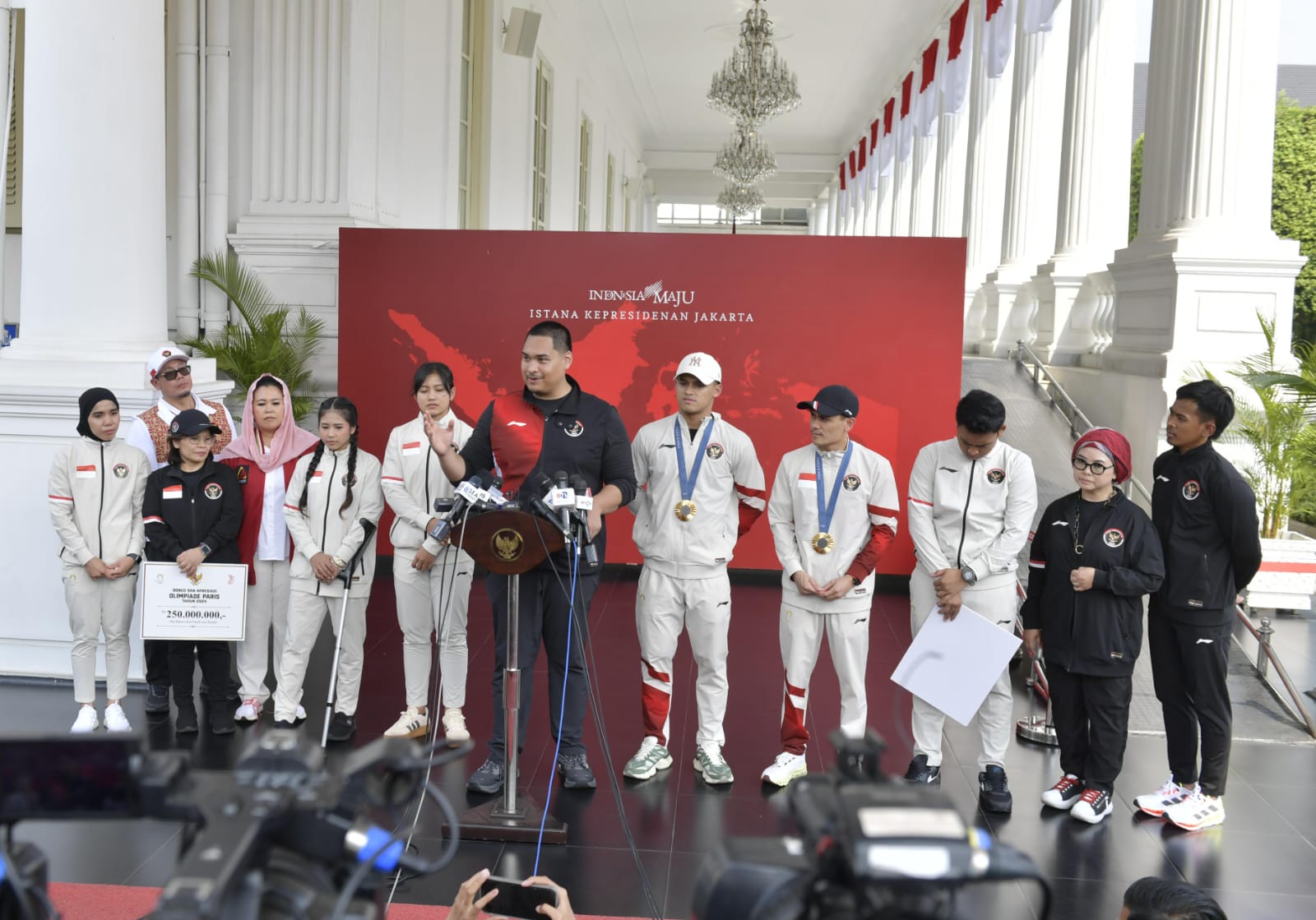Hasil capaian Indonesia di ajang Olimpiade 2024 Paris dengan mendapatkan 2 medali emas dan 1 Perunggu membuat pemerintah kedepan akan lebih serius dan fokus untuk menguatkan pembinaan atlet dan Modernsasi Training Center untuk Olimpiade.(foto:bagus/kemenp