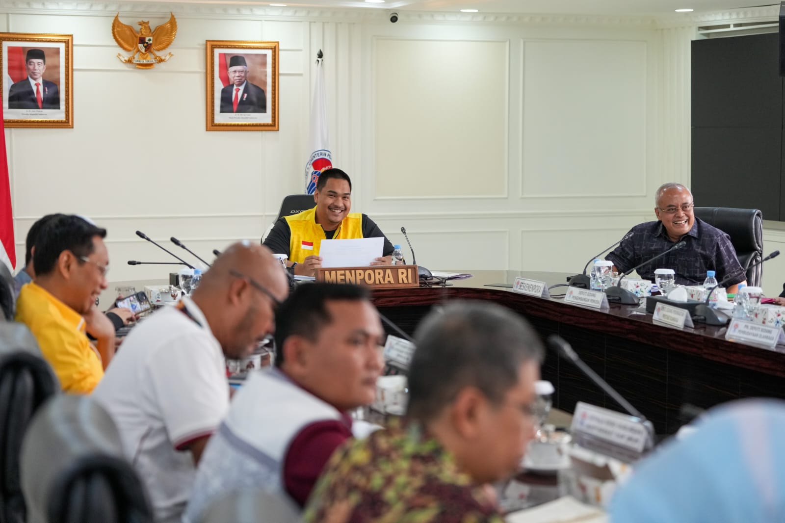 Menteri Pemuda dan Olahraga Republik Indonesia (Menpora RI) Dito Ariotedjo memimpin Rapat Pimpinan (Rapim) di lingkungan Kementerian Pemuda dan Olahraga (Kemenpora) pada Rabu, (21/8). Rapat tersebut berlangsung di ruang rapat lantai 10 Graha Kemenpora.(f