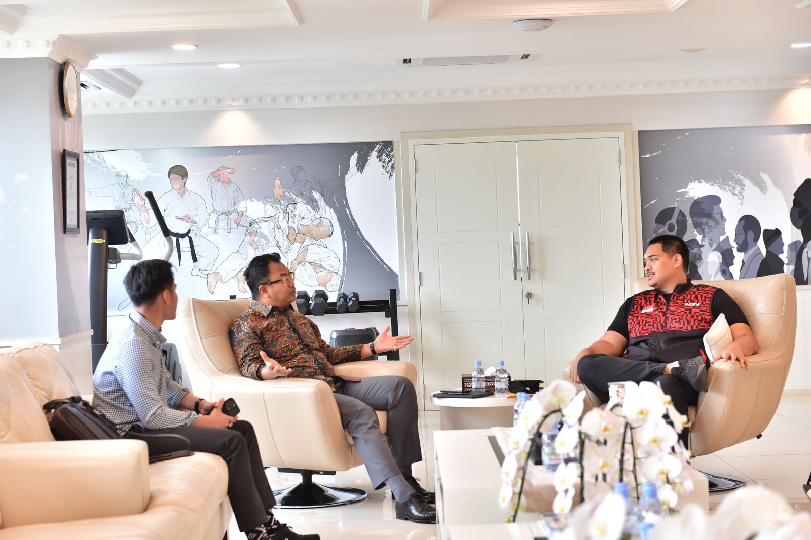 Menteri Pemuda dan Olahraga (Menpora) RI Dito Ariotedjo mendukung penyelenggaraan event Squid Game Indonesia 2024 di Gelora Bung Karno (GBK). Apalagi rencananya kegiatan ini bakal melibatkan para atlet Indonesia.(foto:andre/kemenpora.go.id)
