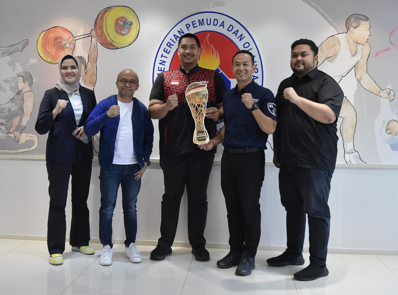 Menteri Pemuda dan Olahraga Republik Indonesia (Menpora RI) Dito Ariotedjo hari Senin (26/8) sore menerima Sekretaris Jenderal PP Perbasi Nirmala Dewi didampingi Direktur Utama Indonesian Basketball League (IBL), Junas Miradiarsyah di ruang kerjanya Lanta