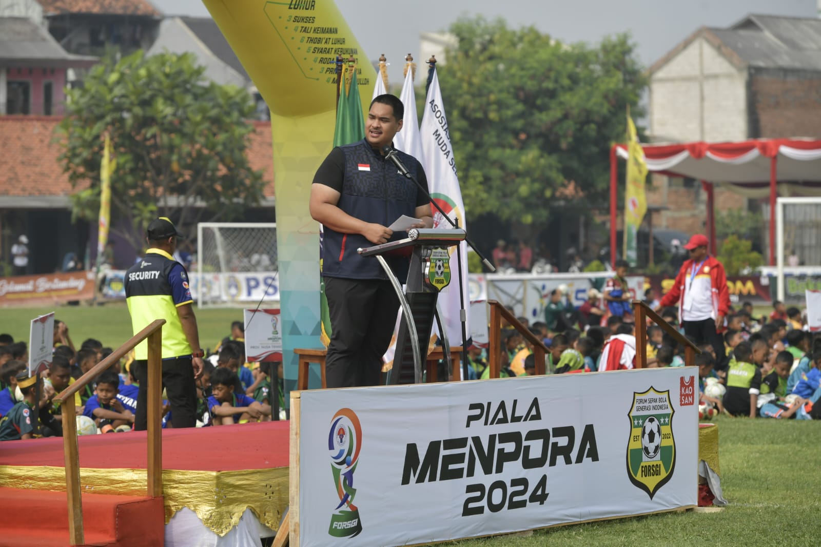 Menteri Pemuda dan Olahraga Republik Indonesia (Menpora RI), Dito Ariotedjo, secara resmi membuka Festival Sepak Bola Piala Menpora-Forum Sepak Bola Generasi Indonesia (Forsgi) II Tahun 2024 yang berlangsung di Lapangan Forsgi, Yayasan Minhajurosidin, Lub