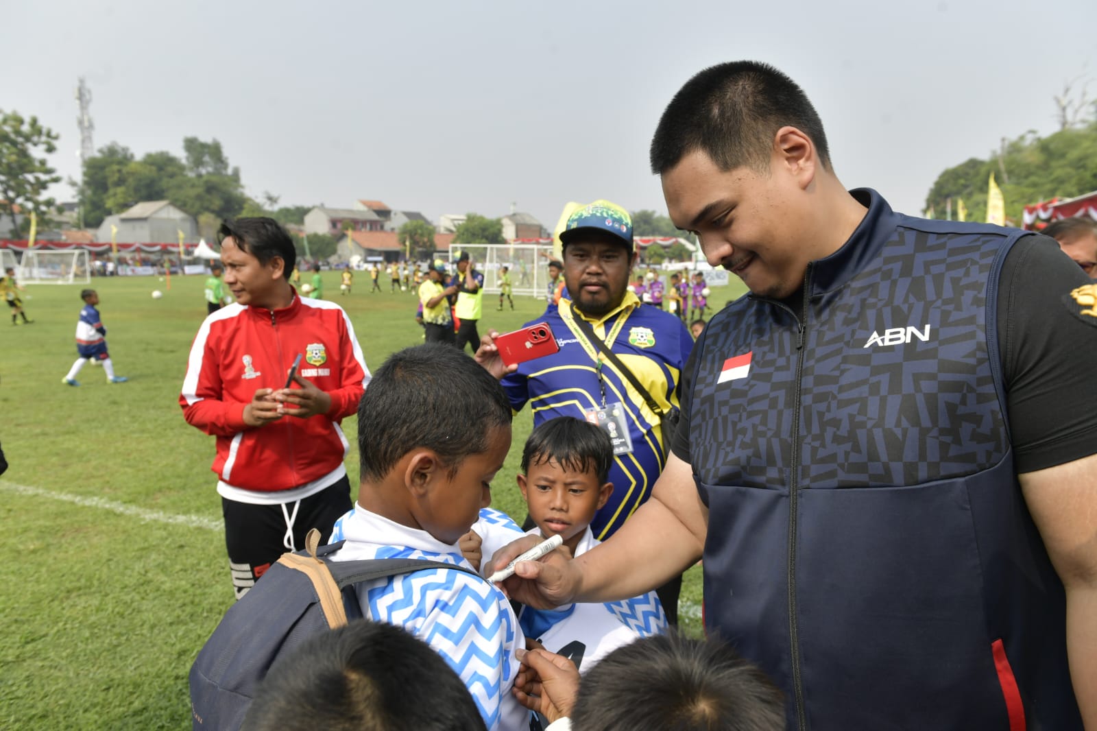 Menteri Pemuda dan Olahraga Republik Indonesia (Menpora RI) Dito Ariotedjo, memberikan apresiasi yang tinggi kepada para orang tua yang telah mendukung dan mengantarkan anak-anak mereka untuk berpartisipasi dalam Festival Sepak Bola Piala Menpora- Forum S