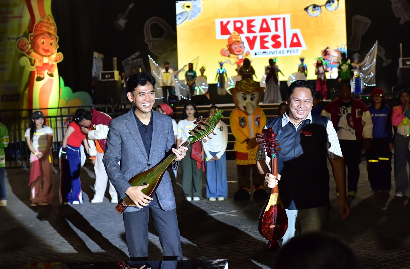 Mewakili Menteri Pemuda dan Olahraga Republik Indonesia (Menpora RI) Dito Ariotedjo, Deputi Pemberdayaan Pemuda Asrorun Ni’am Sholeh membuka Pekan Kreativitas Pemuda Indonesia (Kreativesia) 2024 di Banjarbaru, Kalimantan Selatan, Jumat (30/8). (foto:andre