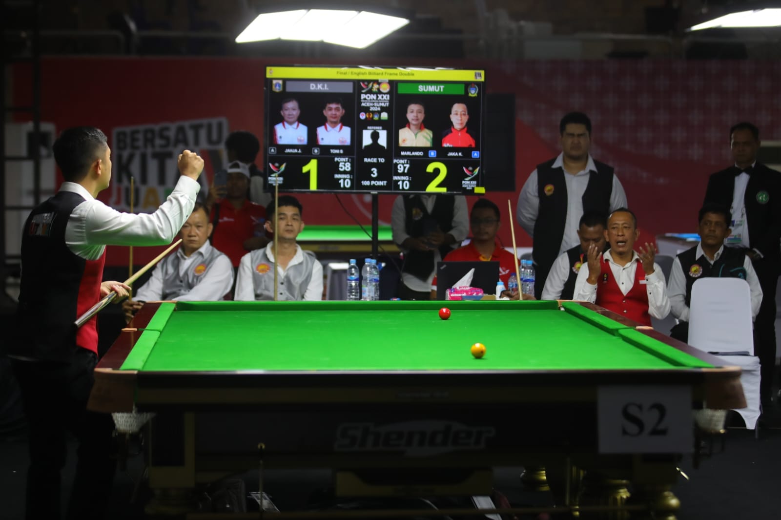 Kontingen tuan rumah Sumatera Utara dan Bali masing-masing berhasil meraih medali emas dari cabang olahraga biliar pada PON XXI/2024 Aceh-Sumut. Pebiliar Jaka Kurniawan Ginting bersama Marlando Sihombing wakil tuan rumah, berhasil membungkam pebiliar Jahj