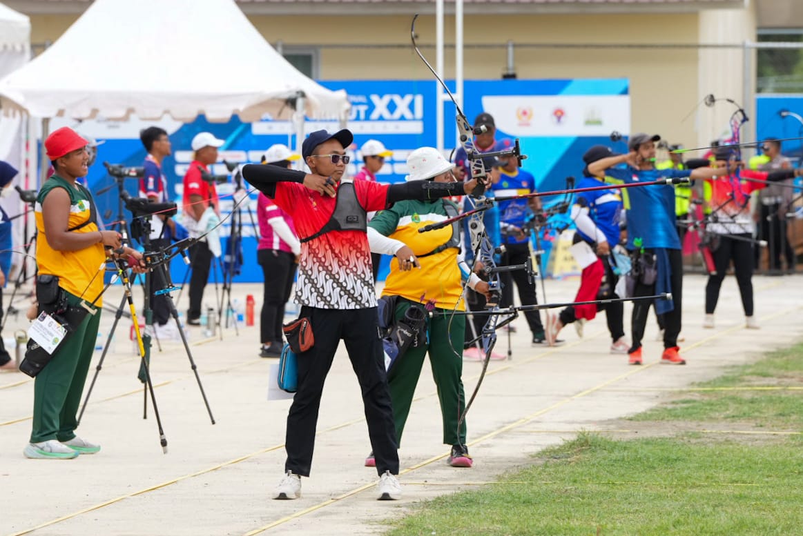 Tim panahan Jawa Tengah (Jateng) berhasil lolos ke babak final recurve beregu campuran pada Pekan Olahraga Nasional (PON) XXI Aceh-Sumut 2024.(foto:egan/kemenpora.go.id)