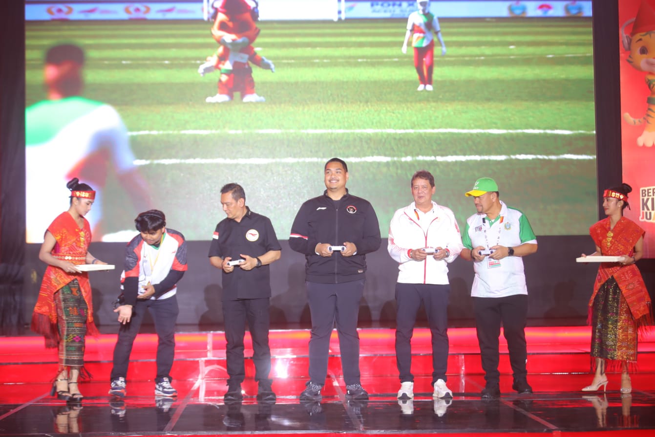 Menteri Pemuda dan Olahraga Republik Indonesia (Menpora RI) Dito Ariotedjo, secara resmi membuka cabang olahraga esport yang perdana menjadi cabor resmi PON XXI/2024 Aceh-Sumut di Medan International Convention Center (MICC) Kota Medan, Sumatera Utara, Ju