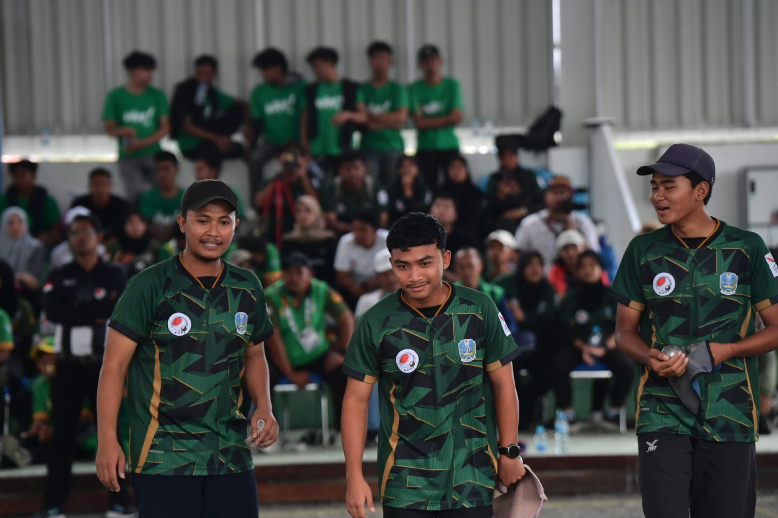 Tim putra Jawa Timur berhasil membungkam Sumatera Utara (Sumut) dalam pertandingan Petanque PON XXI/2024 Aceh-Sumut di nomor triple men. Pertandingan ini digelar di Sport Centre Universitas Syiah Kuala (USK), Banda Aceh, Minggu  (15/9).(foto:andre/kemenpo