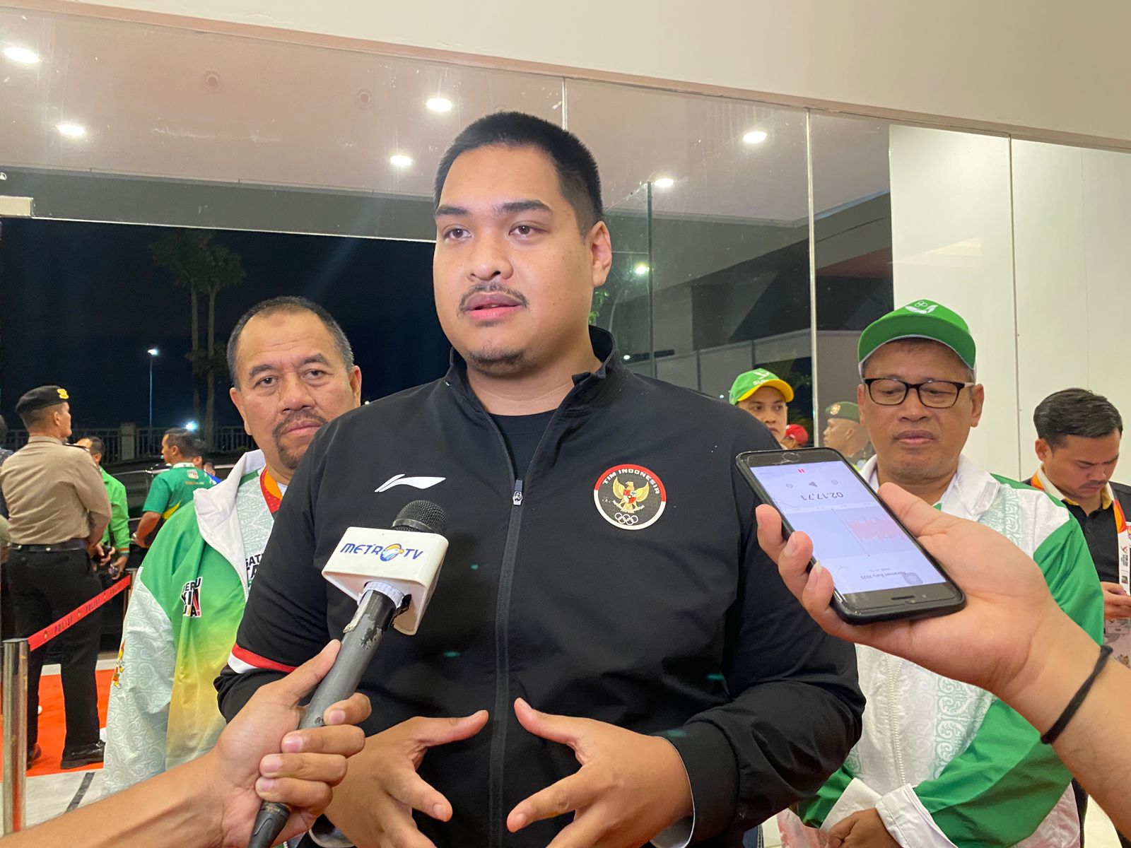 Ada yang berbeda dari penampilan Menteri Pemuda dan Olahraga (Menpora) RI Dito Ariotedjo pada saat menghadiri penutupan Pekan Olahraga Nasional (PON) XXI Aceh-Sumut 2024 yang berlangsung di Stadion Utama Sport Center Sumut, Jumat (20/9) malam.(foto:dok/ke