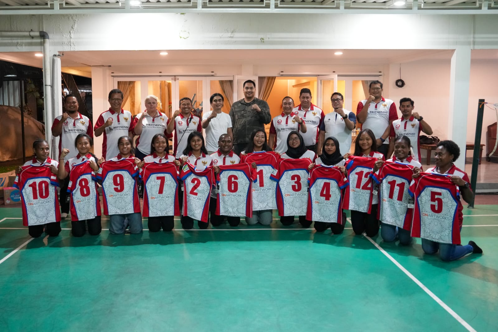 Menteri Pemuda dan Olahraga Republik Indonesia (Menpora RI), Dito Ariotedjo, menerima kunjungan Pengurus Besar Persatuan Rugby Union Indonesia (PB PRUI) di kediaman dinasnya di Widya Chandra III, Jakarta Selatan, Selasa (1/10) malam. (foto:egan/kemenpora.