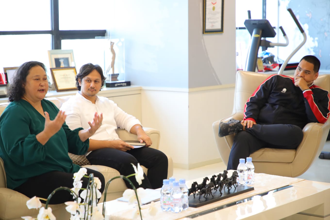 Menteri Pemuda dan Olahraga Republik Indonesia (Menpora RI), Dito Ariotedjo menerima audiensi Ketua Umum Klub Pari Sakti, Akbar Nasution di Kemenpora, Jakarta, Rabu (9/10) sore.(foto:herry/kemenpora.go.id)