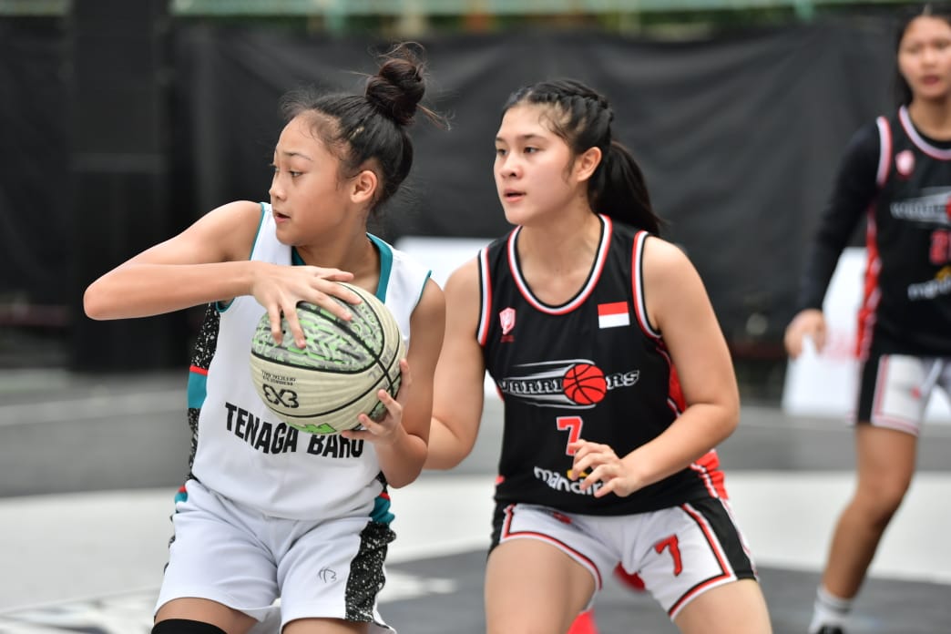 Gelaran Sirkuit Nasional 3x3 Piala Menpora kategori KU-16 Putra dan Putri yang berlangsung di halaman Kantor Kemenpora, Sabtu (19/10) telah mencapai puncaknya dengan babak final yang berlangsung sengit.(foto:andre/kemenpora.go.id)