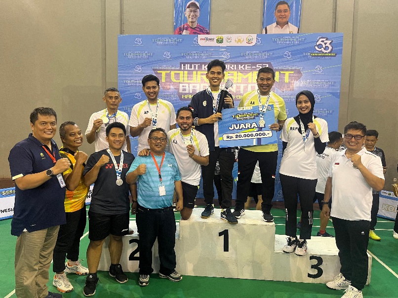 Tim Bulu Tangkis Kemenpora berhasil menyabet runner up pada ajang Badminton Tornament 2024 dalam memperingati HUT Ke-53 KORPRI dan HUT Ke-355 Sulsel.(foto:istimewa)