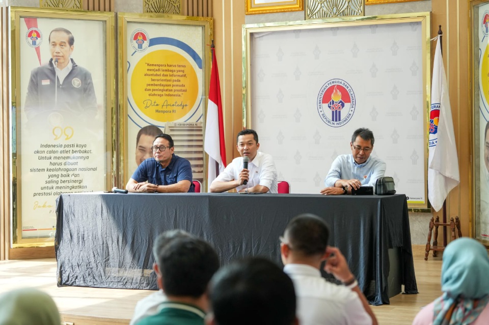 Wakil Menteri Pemuda dan Olahraga Republik Indonesia (Wamenpora RI) Taufik Hidayat ingin tim Indonesia yang bertanding di turnamen Asian Schools Football U-18 2024 bisa tampil maksimal.(foto:egan/kemenpora.go.id)