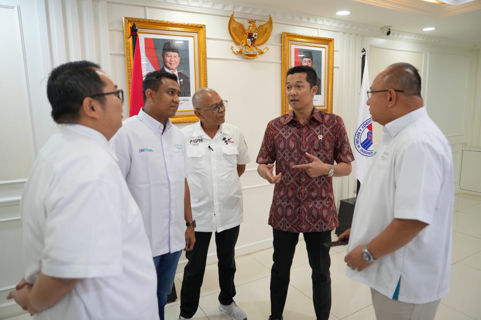 Wakil Menteri Pemuda dan Olahraga Republik Indonesia (Wamenpora RI) Taufik Hidayat berharap atlet Indonesia yang akan turun di ajang Aquabike Jetski World Champhionship Lake Toba 2024 bisa menunjukkan kualitas dan diperhitungkan prestasinya.(foto:egan/kem