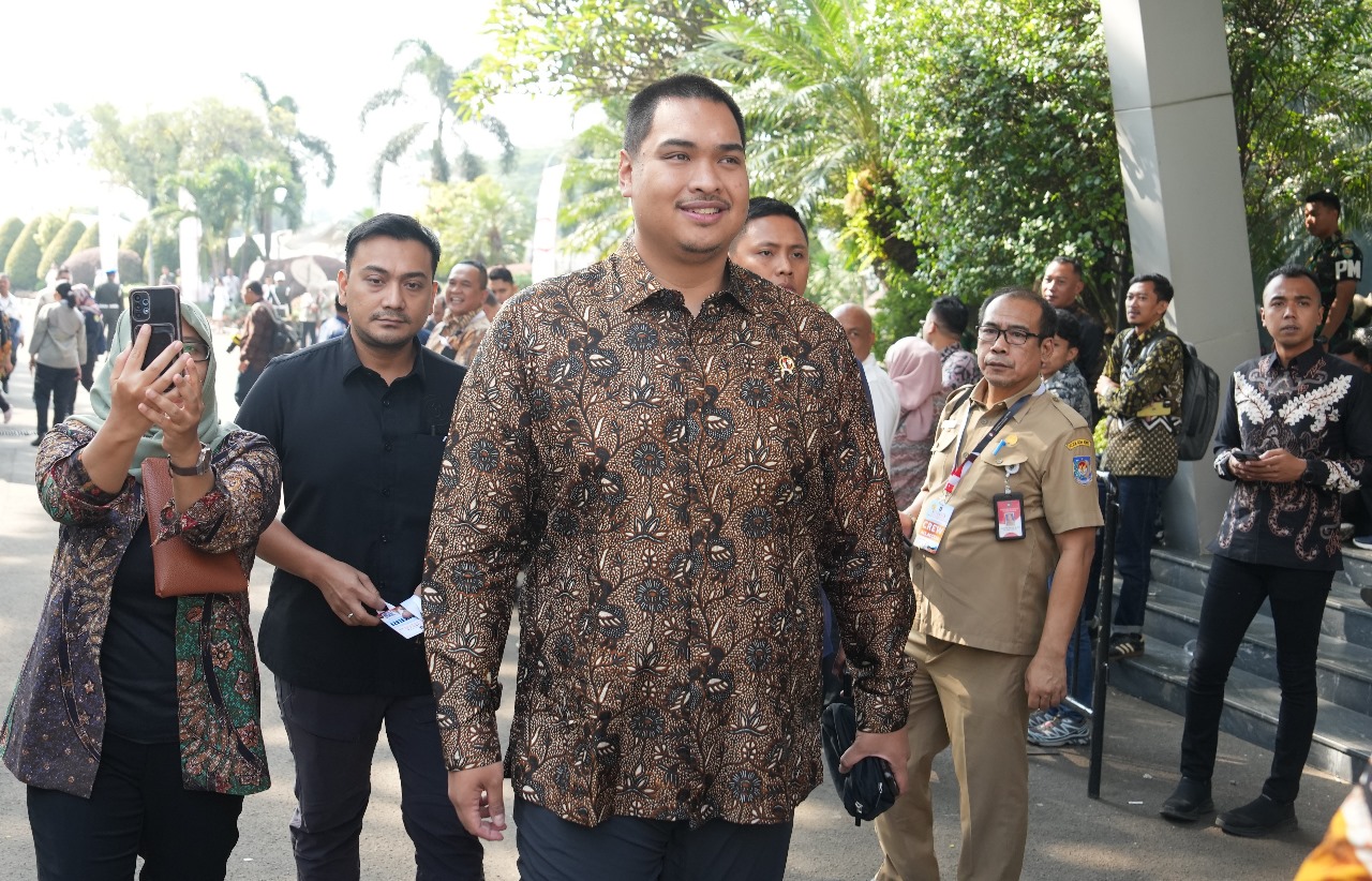 Menteri Pemuda dan Olahraga Republik Indonesia (Menpora RI) Dito Ariotedjo didampingi Wakil Menteri Pemuda dan Olahraga Republik Indonesia (Wamenpora RI) Taufik Hidayat menghadiri Rapat Koordinasi Nasional (Rakornas) Pemerintah Pusat dan Pemerintah Daerah