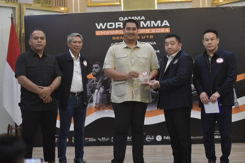 Menteri Pemuda dan Olahraga Republik Indonesia (Menpora RI) Dito Ariotedjo menerima audiensi pengurus  Persatuan Tarung Campuran Indonesia (Pertacami), Selasa (19/11) di Kantor Kemenpora.(foto:bagus/kemenpora.go.id)