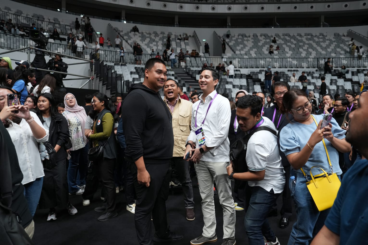 Menteri Pemuda dan Olahraga Repulik Indonesia (Menpora RI) Dito Ariotedjo bersama Wamenpora Taufik Hidayat hari Minggu (24/11) sore menyaksikan lanjutan pertandingan Kualifikasi FIBA Asia Cup 2025 di Indonesia Arena, Senayan, Jakarta.(foto:herry/kemenpora