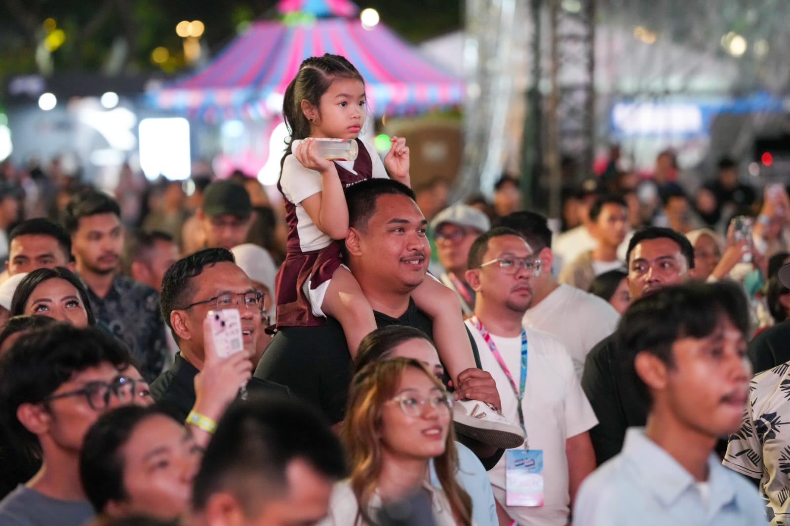  Menteri Pemuda dan Olahraga (Menpora) RI Dito Ariotedjo hadir dalam  gelaran Pertamina Eco RunFest 2024 di Istora Senayan, Jakarta Pusat, Minggu (24/11) malam. Event ini adalah ajang olahraga lari gelaran PT Pertamina yang dimeriahkan penampilan artis-ar