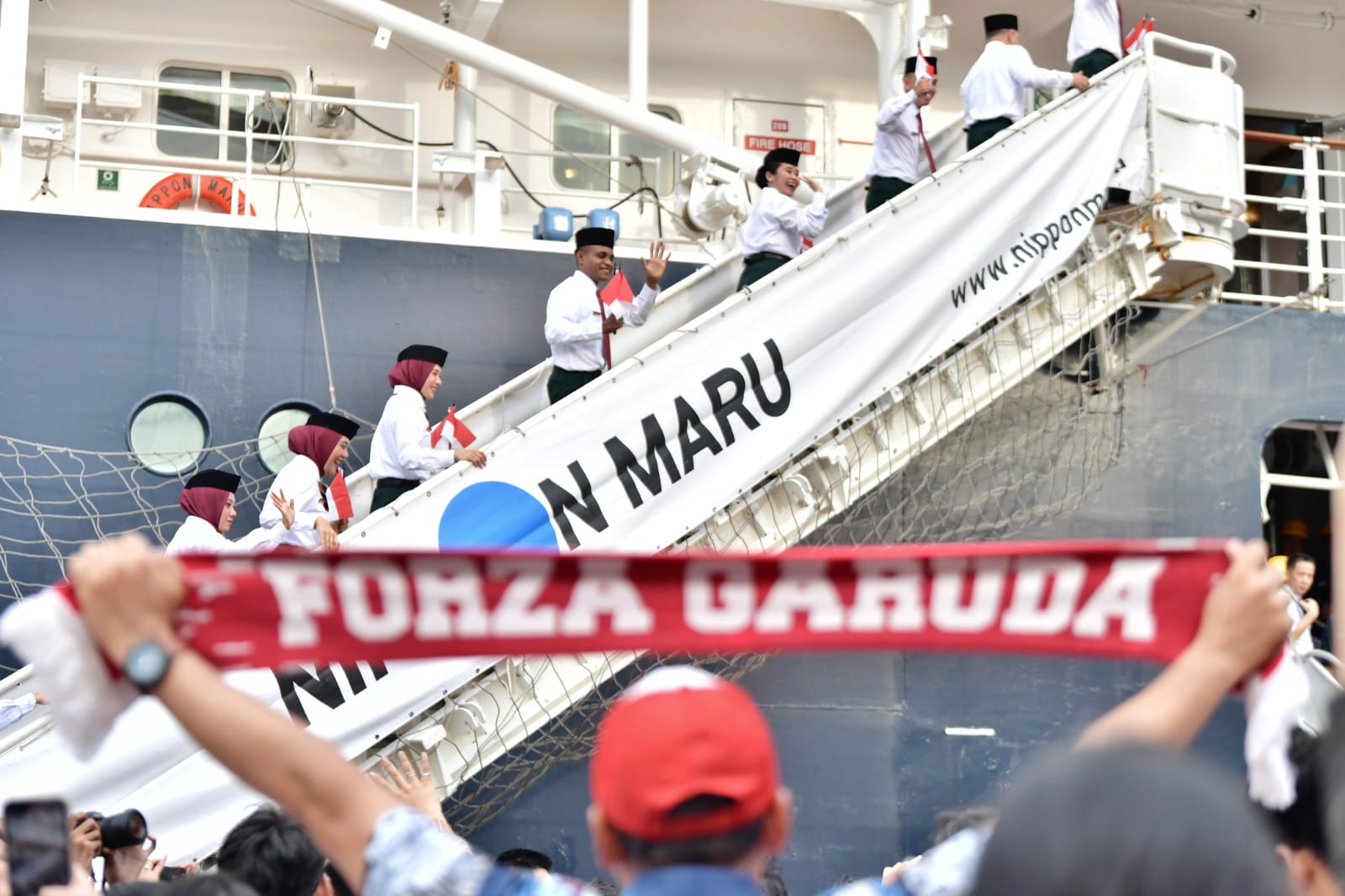 Menteri Pemuda dan Olahraga (Menpora) RI Dito Ariotedjo memberikan pesan kepada delegasi Indonesia yang mengikuti 48th The Ship for Southeast Asian and Japanese Youth Program (SSEAYP). Pesan tersebut disampaikan saat menghadiri send off ceremony 48th SSEA