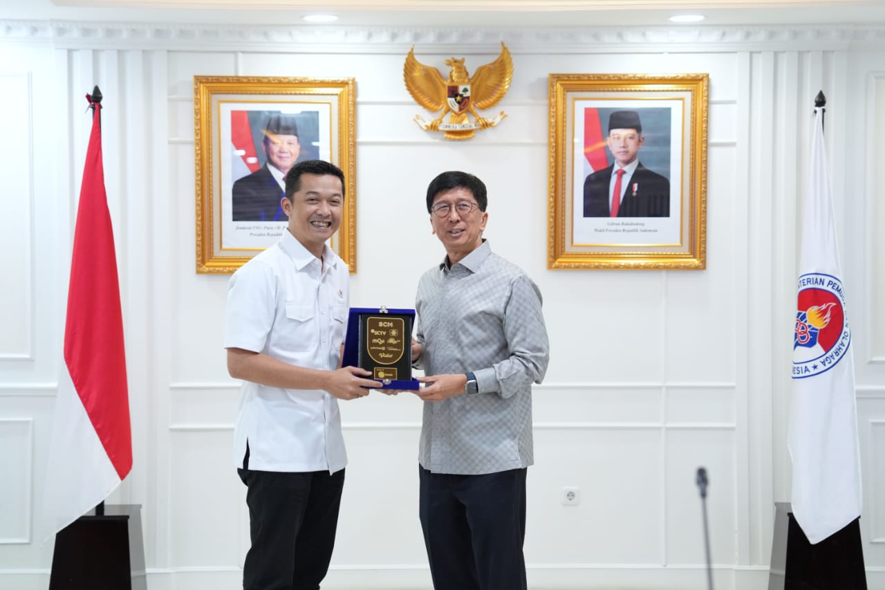 Wakil Menpora Taufik Hidayat, menerima kunjungan audiensi dari Dirut SCM, SCTV, Vidio/Managing Director Elang Mahkota Teknologi (Emtek) Media Sutanto Hartono yang hadir bersama Direktur SCM/Dirut Indosiar/Ketum PBVSI Imam Sudjarwo dan VP Sales SCM Sinta N
