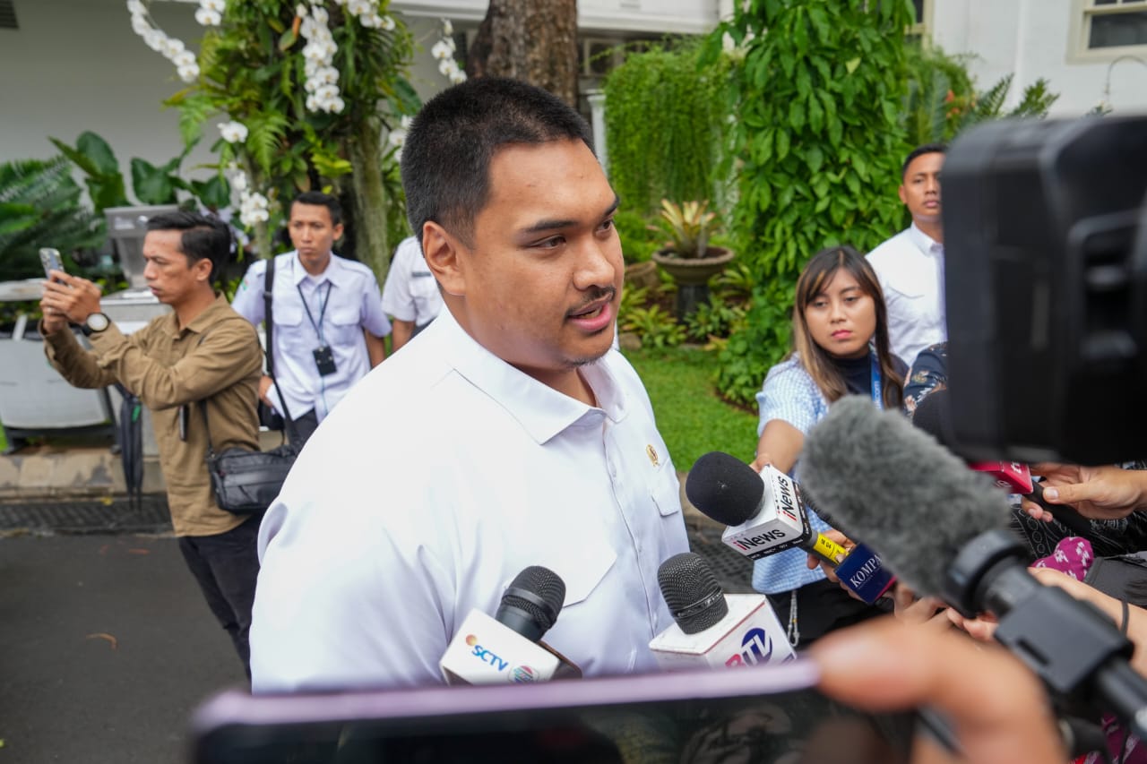 Menteri Pemuda dan Olahraga Republik Indonesia (Menpora RI) Dito Ariotedjo mendoakan Timnas Indonesia bisa tampil gemilang dalam gelaran ASEAN Mitsubishi Electric Cup (AMEC) 2024. Menpora Dito bahkan optimis skud Garuda mampu juara.(foto:egan/kemenpora go