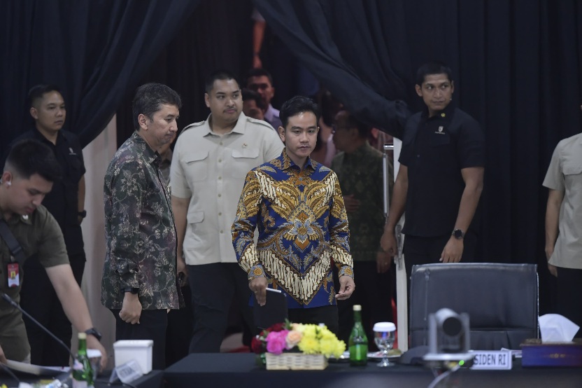 Wakil Presiden Gibran Rakabuming Raka memimpin rapat terkait Desain Besar Olahraga Nasional (DBON). Wapres ingin gaung DBON lebih bergema. (foto:bagus/kemenpora.go.id)