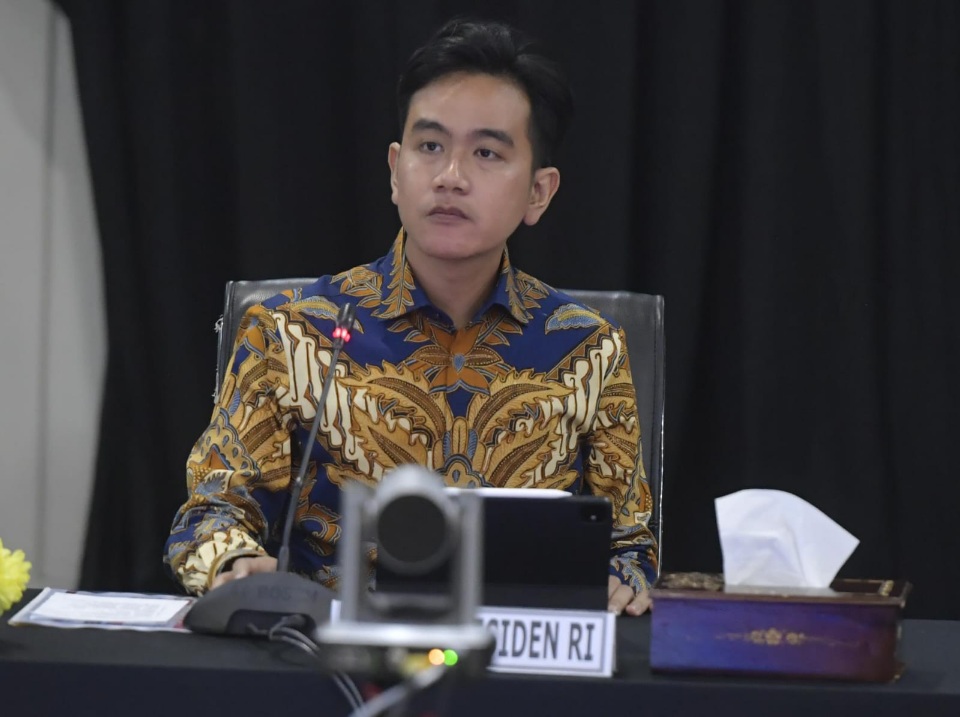 Wakil Presiden (Wapres) RI Gibran Rakabuming Raka meminta komitmen kementerian/lembaga (K/L) untuk menyukseskan Desain Besar Olahraga Nasional (DBON). Hal tersebut disampaikan dalam dalam rapat tingkat menteri koordinasi pusat terpadu terkait Peraturan Pr