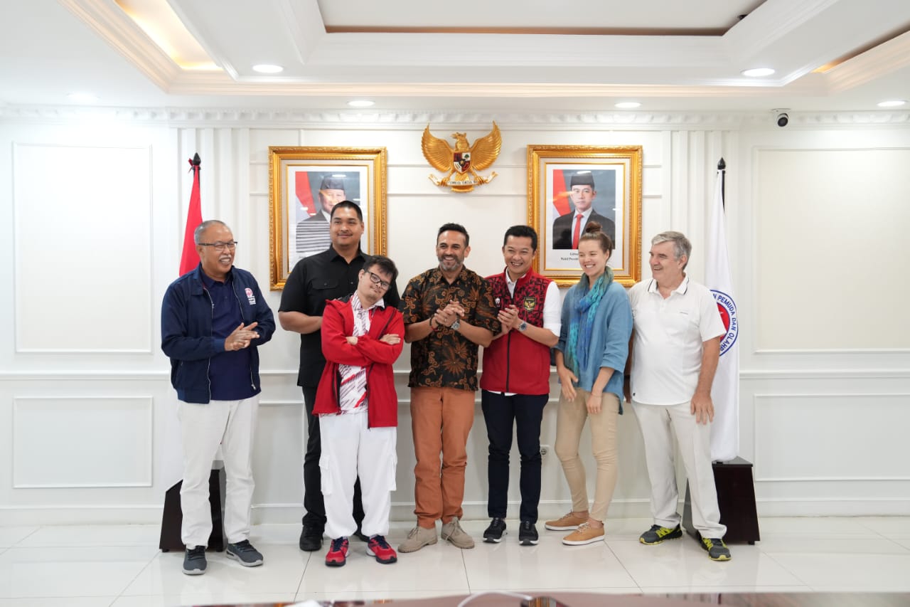Menteri Pemuda dan Olahraga Republik Indonesia (Menpora RI) Dito Ariotedjo menerima kunjungan delegasi Special Olympics International dan Special Olympics Asia Pacific di Kantor Kemenpora, Jakarta, Kamis (5/12). (foto:herry/kemenpora.go.id)