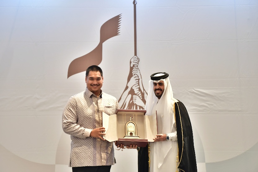 Mewakili Pemerintah Republik Indonesia (RI), Menteri Pemuda dan Olahraga Republik Indonesia (Menpora RI) Dito Ariotedjo memberikan sambutan pada acara peringatan Hari Nasional Negara Qatar Tahun 2024 di Ballroom Hotel Raffles, Jakarta Selatan, Rabu (11/12