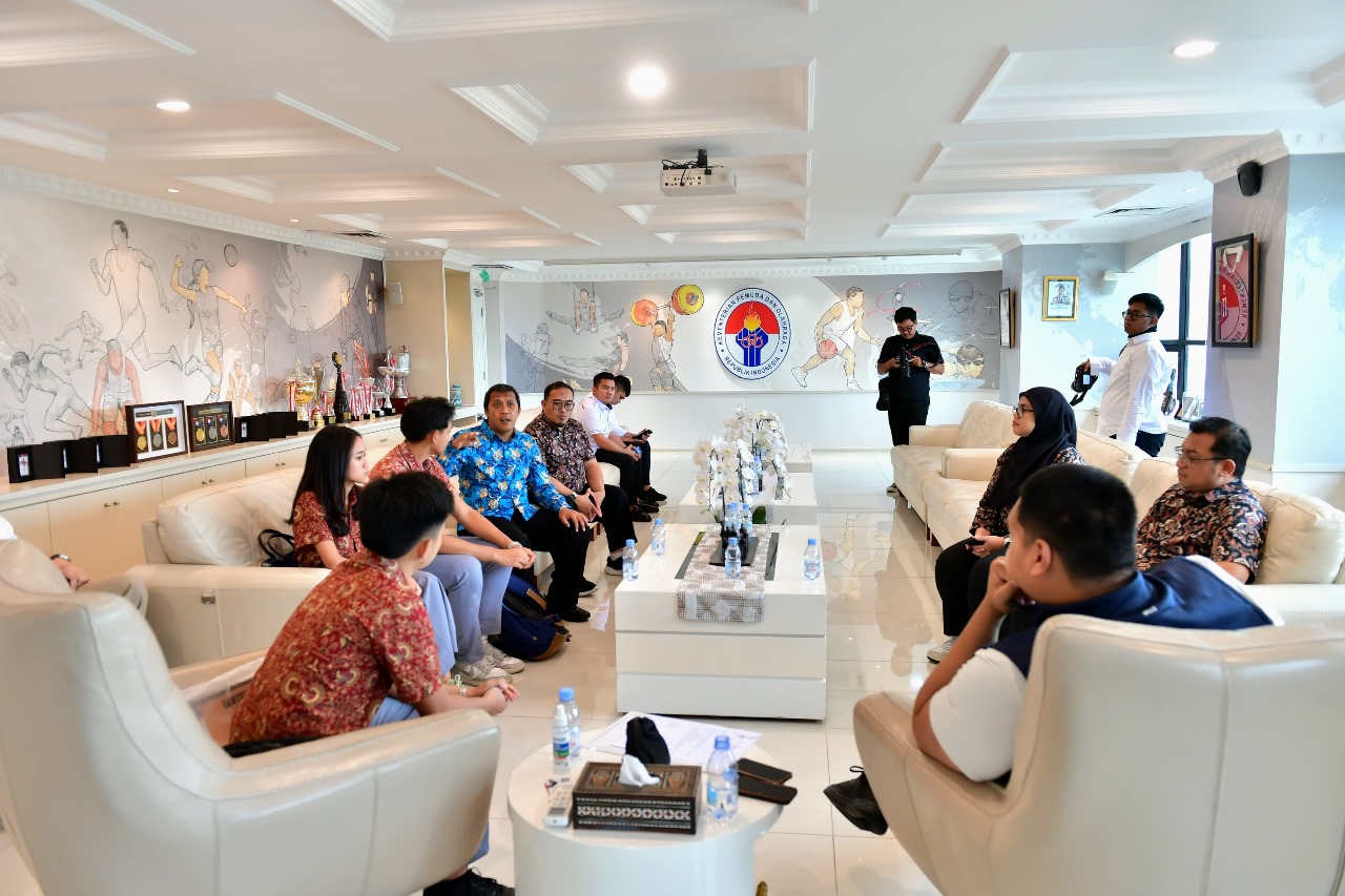 SMA Labschool Kebayoran Jakarta setuju dengan adanya penambahan jam olahraga di sekolah seperti yang disampaikan Presiden Prabowo Subianto kepada Menpora Dito lalu. Rencana tersebut disambut baik karena bisa berdampak positif terhadap kebugaran para pelaj