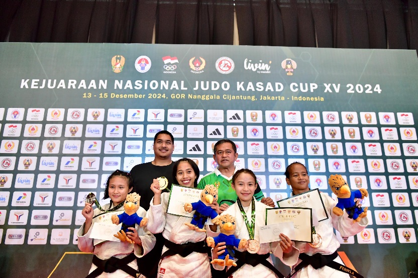 Menteri Pemuda dan Olahraga Republik Indonesia (Menpora RI), Dito Ariotedjo, secara resmi menutup Kejuaraan Nasional (Kejurnas) Judo Kasad Cup XV Tahun 2024 dalam sebuah upacara di GOR Nanggala, Cijantung, Jakarta, Minggu (16/12).(foto:Andre/kemenpora.go.