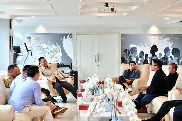 Menteri Pemuda dan Olahraga Republik Indonesia (Menpora RI) Dito Ariotedjo, menerima audiensi Vindes Sport yang dihadiri Desta Mahendra selaku pendiri Vindes Corp, bersama GM Vindes, Awan Prasetyo dan Business Director, Laksamana Satrio Ananda di Lantai 1