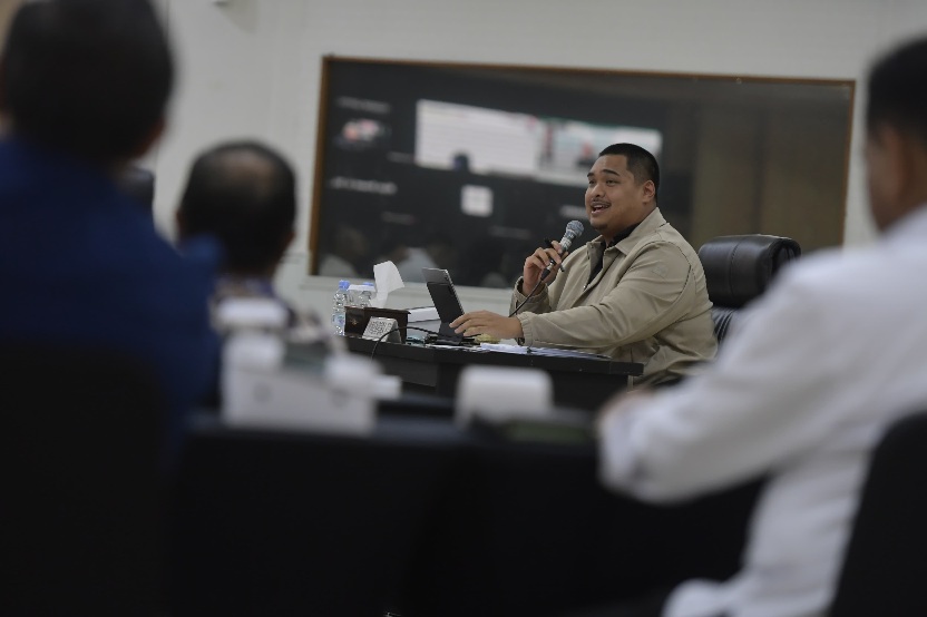 Menteri Pemuda dan Olahraga (Menpora) RI Dito Ariotedjo memimpin Rapat Pimpinan (Rapim) di lingkungan Kemenpora, Selasa (31/12) sore. Bertempat di Auditorium Wisma Kemenpora, Jalan Gerbang Pemuda Nomor 3, Senayan, rapim di penghujung 2024 ini perihal Peny