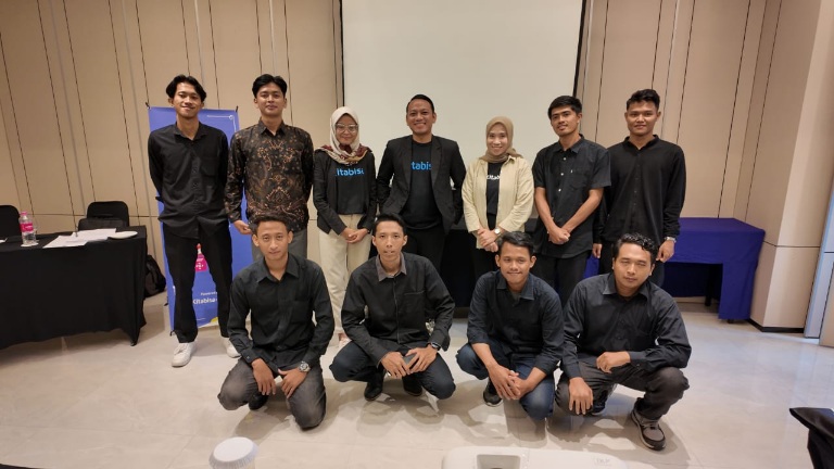 Kementerian Pemuda dan Olahraga (Kemenpora) memberdayakan pemuda dengan memberi beasiswa pelatihan kerja untuk terhindar dari judi online (Judol). Kemenpora berkolaborasi dengan berbagai pihak karena pengentasan masalah pengangguran tak bisa diselesaikan 