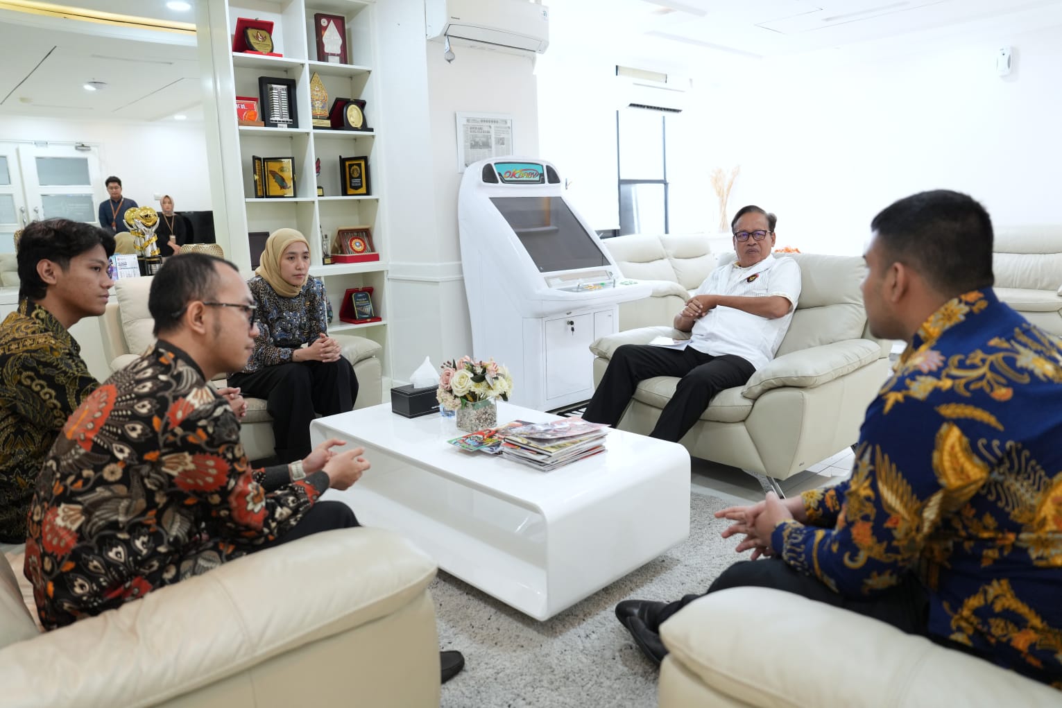 Kementerian Pemuda dan Olahraga (Kemenpora) RI menerima audiensi Perhimpunan Pelajar Indonesia (PPI) Australia, Selasa (14/1) sore. Kedatangan PPI Australia ini diterima Deputi 2 Bidang Pengembangan Pemuda Raden Isnanta dan Staf Khusus (Stafsus) Bidang Pe